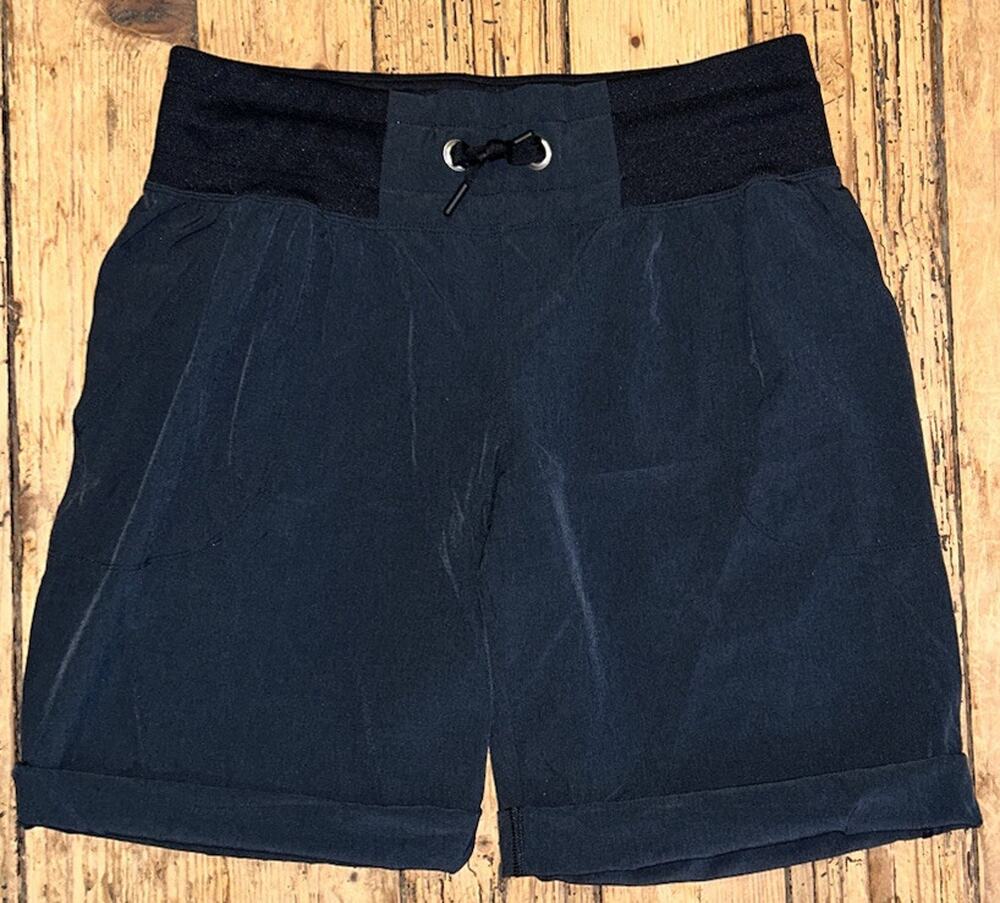 Brooks women’s size M black athletic above the knee shorts